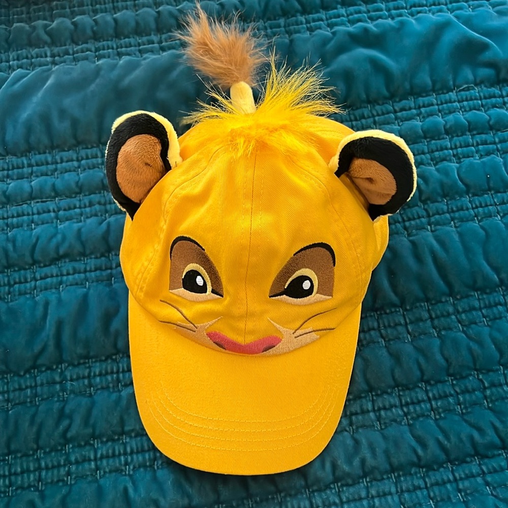 Disney Parks Simba hat (LIKE NEW)